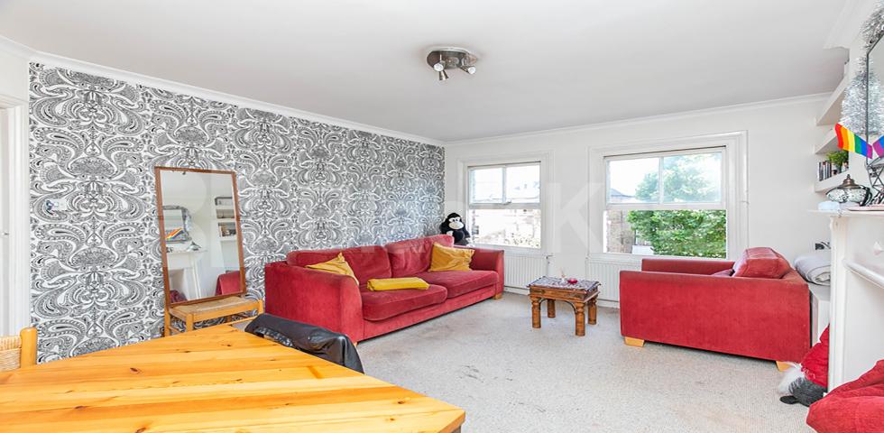 			2 Bedroom, 1 bath, 1 reception Apartment			 Hartham Road, HILLMARTON CONSERVATION AREA